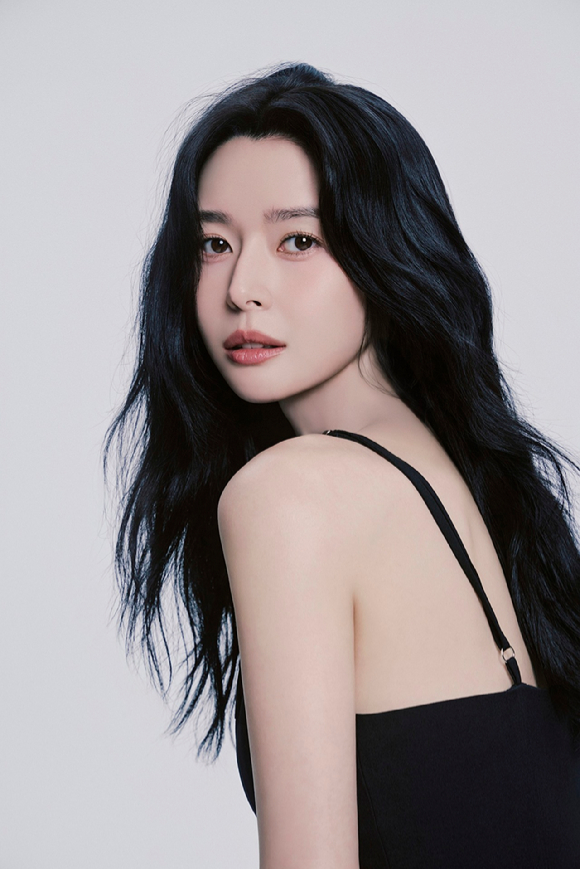 권나라 프로필. [사진=써브라임]