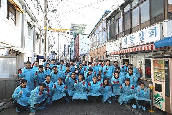 대전도시공사 노·사가  20일 창립기념일을 맞아 봉사활동을 실시했다.[사진=대전도시공사]