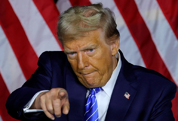 도널드 트럼프 미국 대통령이 멕시코가 미국 농가에 정해진 양을 제공하지 않을 경우 추가로 5% 관세를 부과하겠다고 말했다. [사진=로이터/연합뉴스]