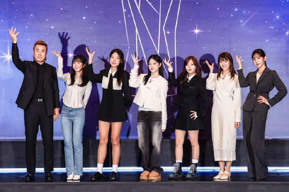 '골 때리는 그녀들' 출연진이 SBS '골 때리는 그녀들' 온라인 제작발표회에서 포즈를 취하고 있다. [사진=SBS]