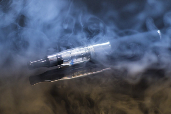 법원이 식품의약품안전처(식약처)가 지난 2019년 액상형 전자담배에서 유해 의심 성분이 검출됐다고 발표한 근거 실험 자료를 공개하라는 판결을 내렸다. [사진=아이뉴스24 DB]