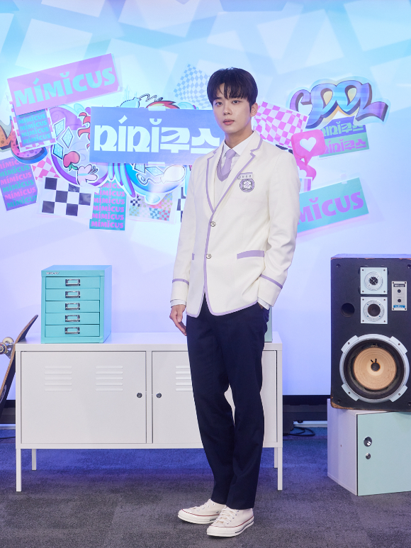 배우 유영재가 22일 온라인으로 진행된 플레이리스트 드라마 '미미쿠스' 제작발표회에 참석해 포즈를 취하고 있다. [사진=플레이리스트]