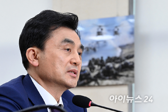 안규백 국방부 장관 후보자가 15일 서울 여의도 국회에서 열린 국방위원회의 인사청문회에서 질의에 답변하고 있다. [사진=곽영래 기자]