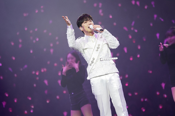 가수 이찬원이 '2025-26 이찬원 콘서트 '찬가 : 찬란한 하루''를 개최하고 팬들을 만나고 있다. [사진=대박기획]