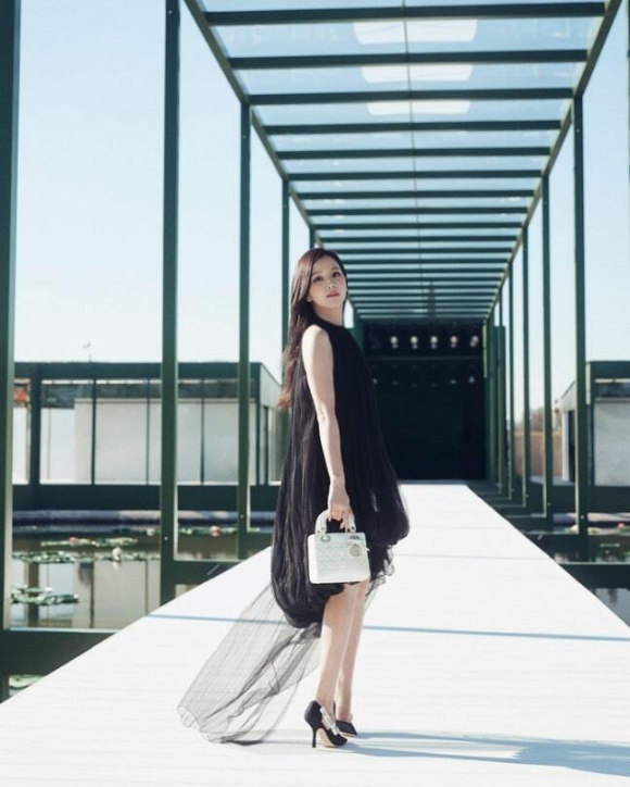 지수 [사진=지수 SNS]