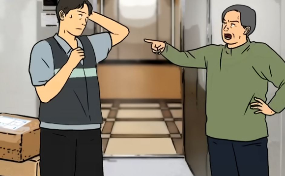 서울 한 고가 아파트에서 입주민이 배송 업무 중인 택배 기사의 급소를 폭행하는 사건이 발생했다. 사진은 택배 기사를 지팡이로 폭행하는 노인 B씨. [사진=JTBC '사건반장' 방송화면 캡처]