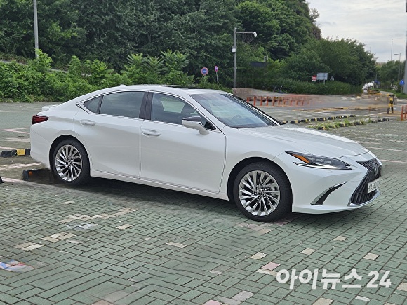 렉서스 ES 300h. [사진=홍성효 기자]