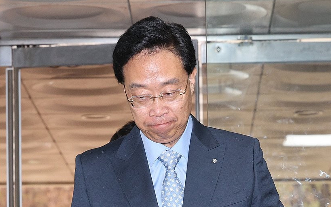 백현동 개발업자 등으로부터 수억원의 금품을 수수한 혐의로 2일 대법원에서 징역 3년형을 확정받은 전준경 전 민주연구원 부원장이 지난 4월 28일 오후 서울 서초구 서울중앙지법에서 열린 구속 전 피의자 심문(영장실질심사)에 출석하고 있다. 2024.3.28 [사진=연합뉴스]