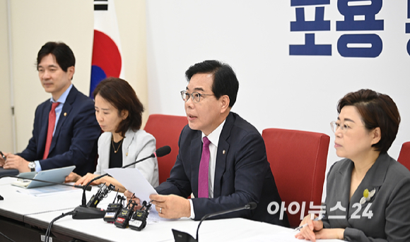 송언석 국민의힘 비상대책위원장 겸 원내대표가 16일 오전 국회에서 현안관련 기자회견을 하고 있다. [사진=곽영래 기자]