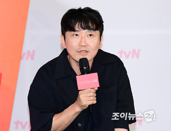 박신우 감독이 21일 오후 서울 영등포구 CGV 영등포에서 열린 tvN '미지의 서울' 제작발표회에서 참석하고 있다. [사진=정소희 기자]