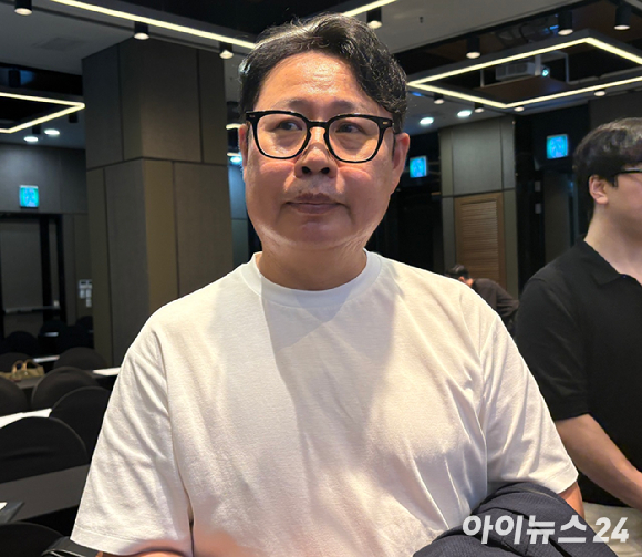 10일 서울 중구 코트야드 메리어트 서울 명동에서 열린 기자 간담회에서 곽진영 시그마체인 대표가 취재진 질문을 듣고 있다. [사진=정유림 기자]