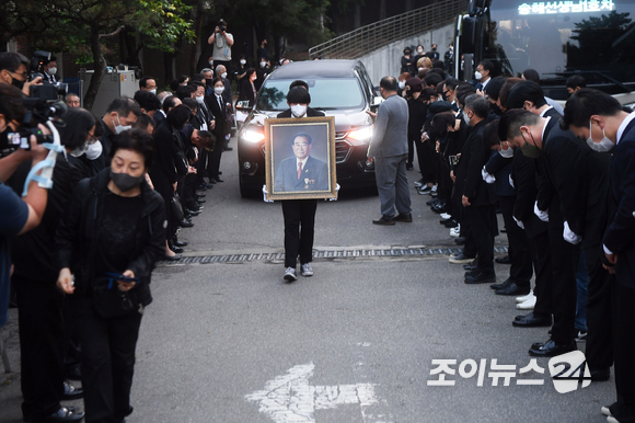 故 송해의 영결식 및 발인이 10일 오전 서울 종로구 연건동 서울대학교병원 장례식장에서 엄수됐다. [사진=김성진 기자]