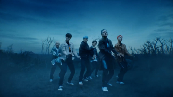 그룹 아이콘(iKON)의 신곡 '너라는 이유 (BUT YOU)' 뮤직비디오 티저가 공개돼 관심을 모으고 있다. [사진=아이콘 '너라는 이유(BUT YOU)' MV 티저 영상 캡쳐]