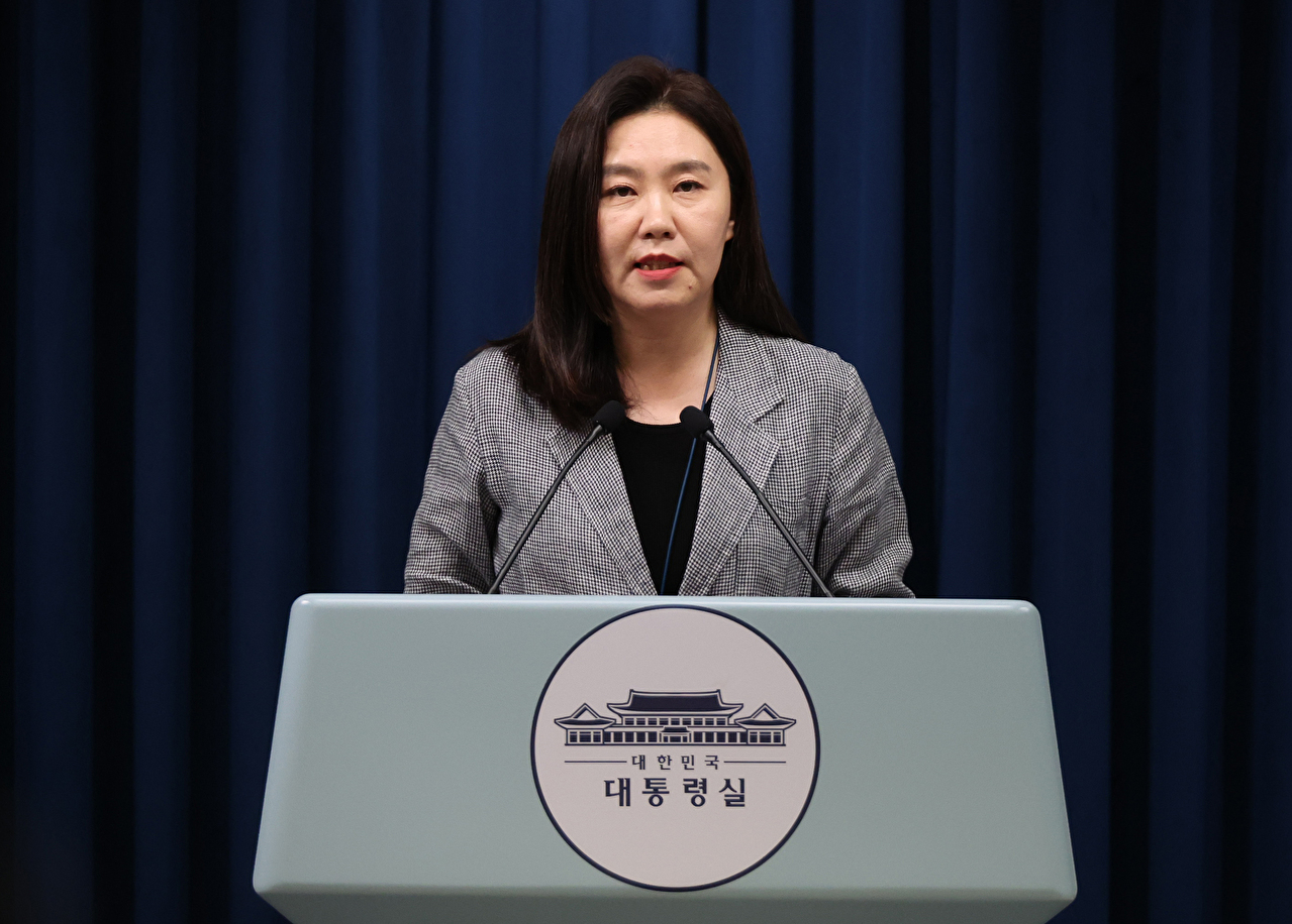 강유정 대변인이 4일 용산 대통령실 기자회견장에서 비서실장 주재 수석보좌관회의 브리핑을 하고 있다. 2025.8.4 [사진=연합뉴스]