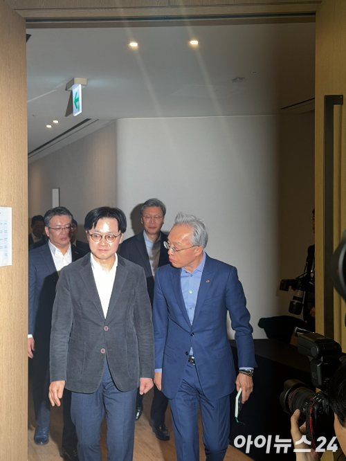 김정관 산업부 장관이 중동 전쟁 관련 경제 단체 간담회에 앞서 모두 발언을 하고 있다. [사진=황세웅 기자]