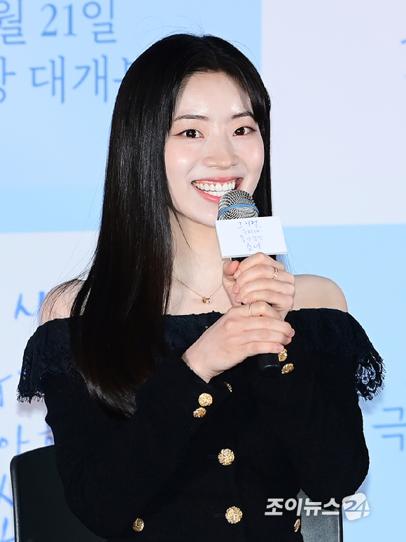 배우 다현(트와이스)이 19일 오후 서울 CGV 용산아이파크몰에서 열린 영화 '그 시절, 우리가 좋아했던 소녀'(감독 조영명) 언론시사회에 참석하고 있다. [사진=정소희 기자]