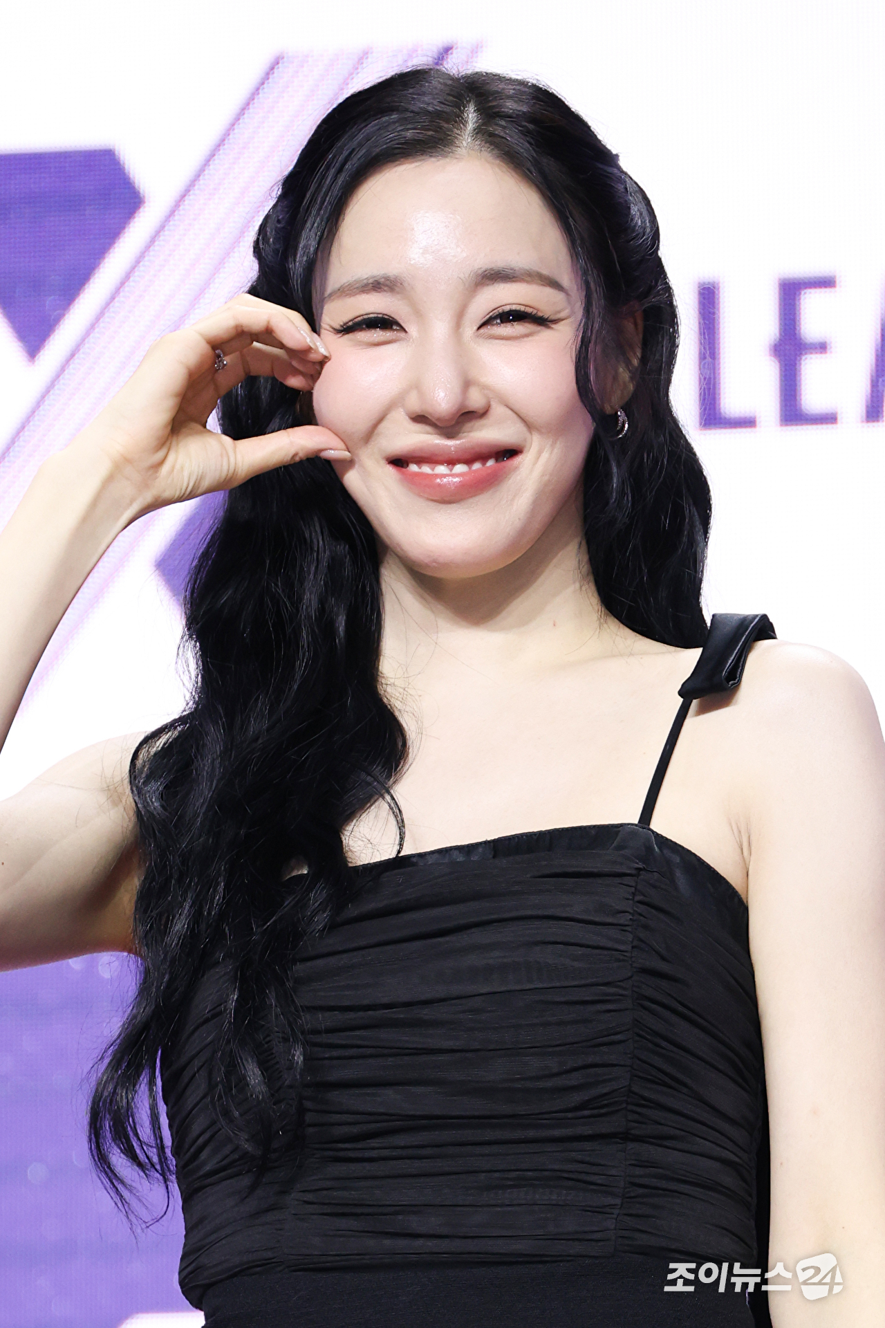 그룹 소녀시대 티파니영이 30일 오전 서울 마포구 상암동 큐브컨벤션센터에서 진행된 ENA 신규 예능프로그램 '엑스 더 리그(X THE LEAGUE)' 제작발표회에 참석해 포즈를 취하고 있다. [사진=문수지 기자]