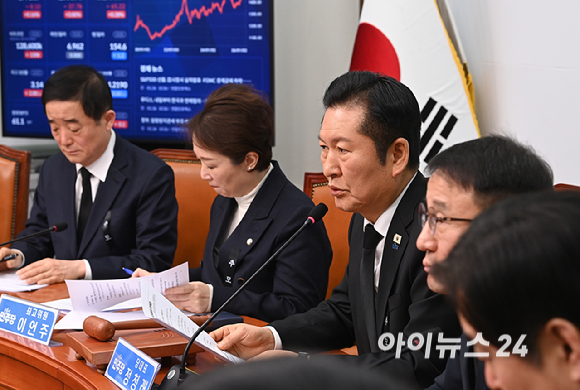 정청래 더불어민주당 대표가 26일 서울 여의도 국회에서 열린 최고위원회의에서 발언하고 있다. [사진=곽영래 기자]