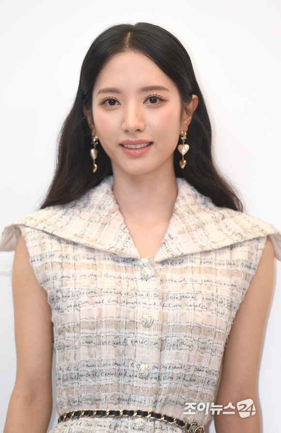 우주소녀 보나가 2일 오후 서울 성동구 성수동에서 진행된 샤넬 뷰티 N&deg;1 DE CHANEL GARDEN 오픈 기념 포토행사에 참석하고 있다. [사진=정소희 기자]