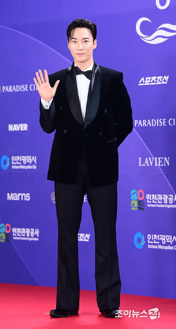 '취사병 전설이 되다' 배우 이홍내가&nbsp;31일 오후&nbsp;인천시 영종구 운서동 파라다이스시티에서 열린&nbsp;제5회 청룡시리즈어워즈&nbsp;레드카펫 행사에 참석하고 있다. [사진=정소희 기자]