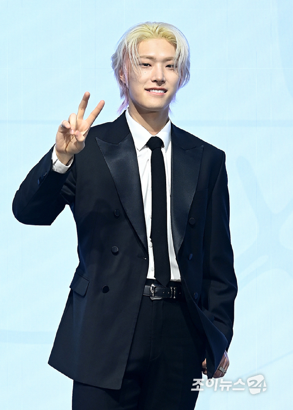 에이티즈 민기가 5일 오후 서울 여의도 페어몬트 엠버서더 서울에서 열린 미니 13집 '골든 아워 : 파트 4(GOLDEN HOUR : Part.4)' 발매 기념 기자간담회에서 포즈를 취하고 있다. [사진=곽영래 기자]