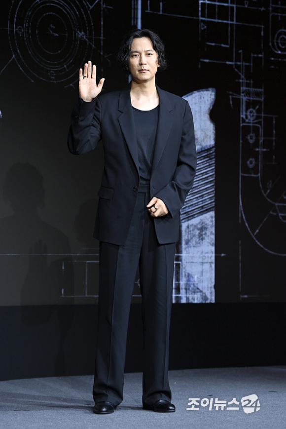 배우 김남길이 22일 오전 서울 마포구 호텔 나루 서울 엠갤러리에서 열린 냇플릭스 시리즈 '트리거' 제작발표회에 참석해 포즈를 취하고 있다. [사진=문수지 기자]