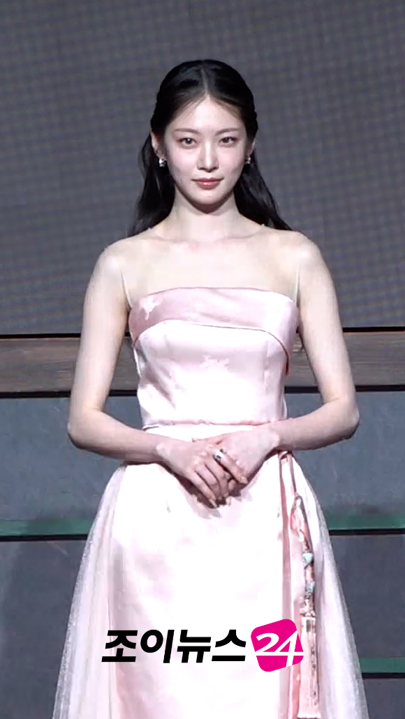 배우 공승연이 지난 6일 오후 서울 강남구 조선 팰리스 서울 강남 호텔에서 진행된 MBC 금토드라마 '21세기 대군부인' 제작발표회에 참석해 포즈를 취하고 있다. [사진=문수지 기자]