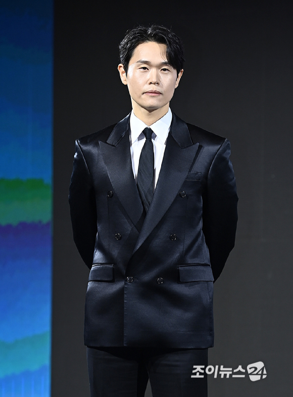 배우 강길우가 15일 서울 강남구 그랜드 인터컨티넨탈 서울 파르나스에서 열린 디즈니+ '메이드 인 코리아' 제작발표회에서 포즈를 취하고 있다. [사진=곽영래 기자]
