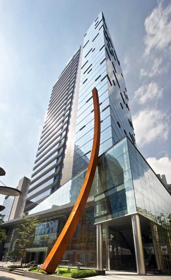 동국제강 본사 페럼타워 전경. [사진=동국제강그룹]