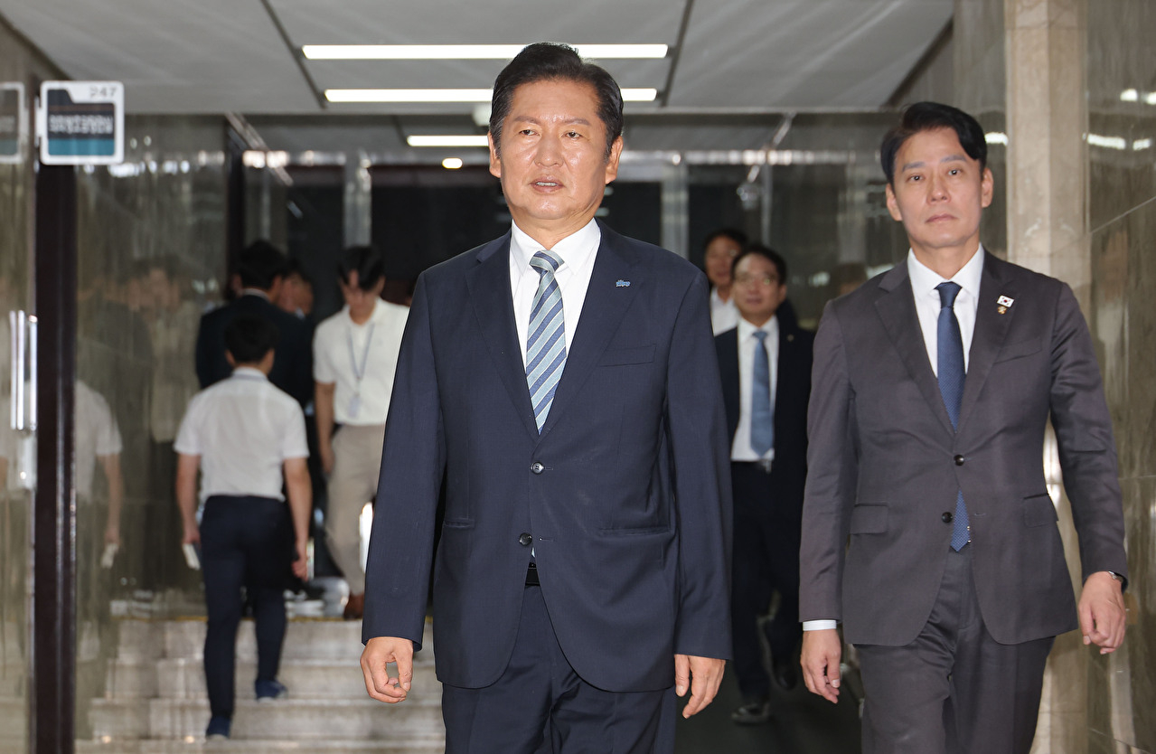 더불어민주당 정청래 신임 대표가 4일 서울 여의도 국회에서 열린 의원총회에 참석하고 있다. 2025.8.4 [사진=연합뉴스]