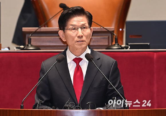 김문수 국민의힘 대통령 후보가 9일 서울 여의도 국회에서 열린 의원총회에서 발언을 하고 있다. [사진=곽영래 기자]