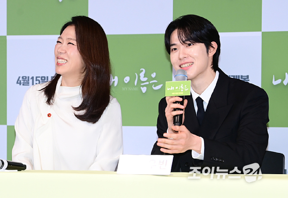 배우 염혜란과 신우빈이 2일 오후 서울 용산구 CGV 용산아이파크몰에서 열린 영화 '내 이름은'(감독 정지영) 언론시사회에 참석하고 있다. [사진=정소희 기자]