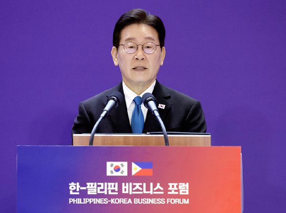 이재명 대통령이 4일 필리핀 마닐라 콘래드 호텔에서 열린 한-필리핀 비즈니스 포럼에서 발언하고 있다. 2026.3.4 [사진=연합뉴스]