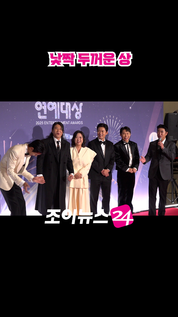 모델 주우재, 코미디언 임우일, 김숙, 방송인 김대호, 코미디언 양세형, 장동민이 지난 29일 오후 서울 마포구 MBC 사옥에서 열린 '2025 MBC 방송연예대상' 포토월 행사에 참석해 소감을 말하고 있다. [사진=문수지 기자]