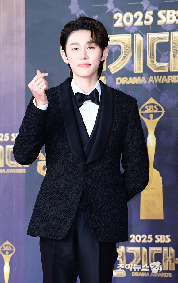 '우주메리미' 배우 서범준이 31일 오후 서울 마포구 상암동 SBS 프리즘타워에서 열린&nbsp;2025 SBS 연기대상&nbsp;레드카펫 행사에 참석하고 있다. [사진=정소희 기자]