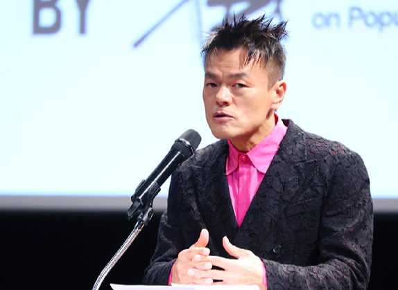 박진영 대중문화교류위원회 공동위원장이 지난 27일 서울시 종로구 국립현대미술관 교육동에서 열린 패노메논 기자간담회에서 추진 계획을 발표하고 있다. [사진=연합뉴스]