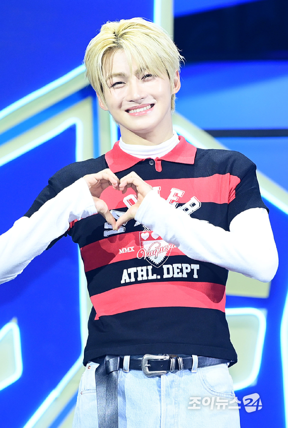 그룹 투어스 지훈이 13일 오후 서울 광진구 예스24라이브홀에서 열린 투어스(TWS) 네 번째 미니앨범 'play hard' 발매 쇼케이스에 참석하고 있다. [사진=정소희 기자]