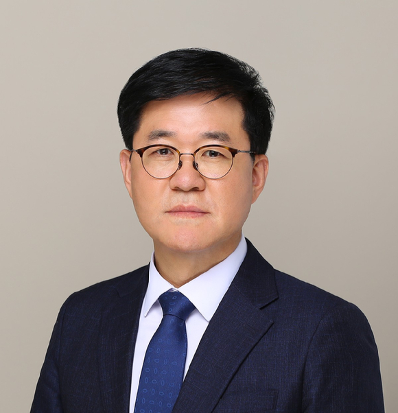 최수범 한국북극항로협회 사무총장이 만장일치로 제1회 '올해의 북극인'에 선정됐다. [사진=배재대학교 한국시베리아센터&middot;북극학회]