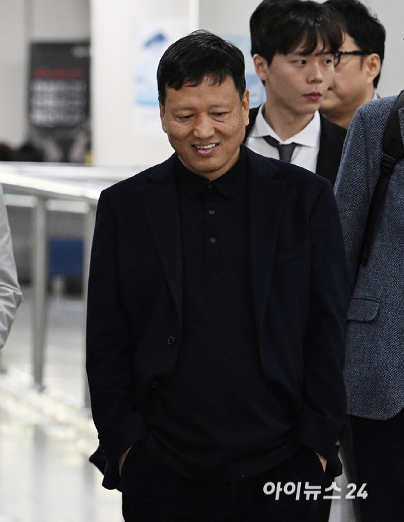 구영배 큐텐그룹 대표가 7일 오전 서울 서초구 서울중앙지방법원에서 열린 티몬&middot;위메프 미정산 사태 관련 공판에 출석하고 있다. [사진=사진공동취재단]