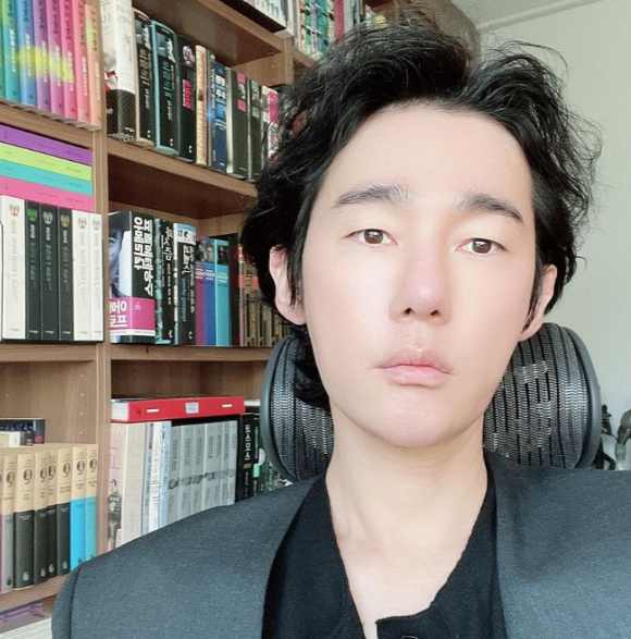 [사진=허지웅 인스타그램]