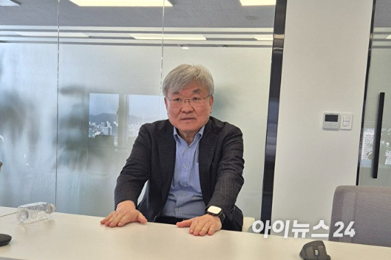 이경수 부의장은“국민경제 발전을 위한 과학기술만이 아니라 이젠 과학기술 자체(Thing-in-itself)로 나아가야 한다”며 “개헌 논의가 시작되면 과학기술이 국민경제 발전을 목적으로 둔 듯한 조항은 바뀔 필요가 있다”고 강조했다. [사진=정종오 기자]