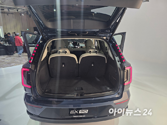 볼보자동차코리아가 1일 인천 인스파이어 리조트에서 'EX90'을 공개하고 있다. [사진=김종성 기자]