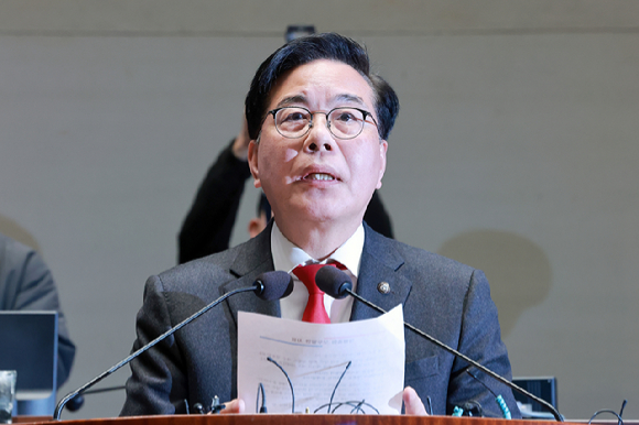 송언석 국민의힘 원내대표가 9일 오후 국회에서 열린 의원총회에서 발언하고 있다. [사진=연합뉴스]