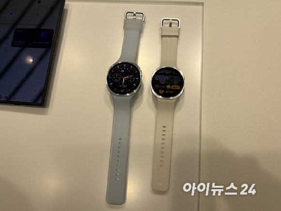 갤럭시 워치 9(왼쪽)과 갤럭시 워치 울트라2 [사진=삼성전자]