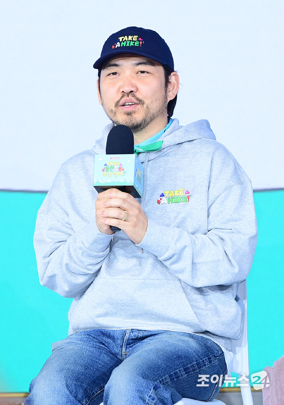 카더가든-DAY6(데이식스) 도운-박현용 PD-나영석 PD-이채민-올데이 프로젝트 타잔이 12일 오전 서울 마포구 호텔 나루엠갤러리에서 열린 넷플릭스 예능 '대체 등산을 왜 하는 건데?' 제작발표회에 참석하고 있다. [사진=정소희 기자]