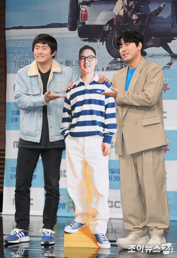 웹툰작가 기안84와 배우 이시언이 9일 오후 서울 마포구 상암동 MBC 사옥에서 열린 MBC 신규 예능 프로그램 '태어난 김에 세계일주' 제작발표회에 참석하고 있다. [사진=정소희 기자]