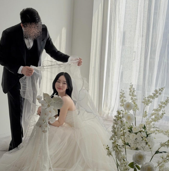 '정준과 결별' 김유지, 5월의 신부 된다...예비 신랑 공개 "닮았다는 말 자주 들어"