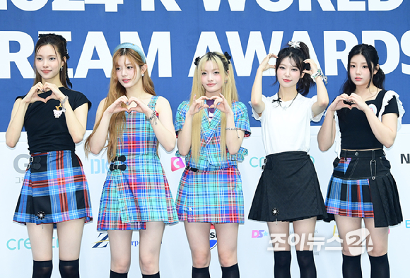 그룹 아일릿(ILLIT)이 22일 오후 서울 송파구 잠실실내체육관에서 열린 '2024 K-WORLD DREAM AWARDS(2024 케이 월드 드림 어워즈)' 블루 카펫에 참석하고 있다. [사진=정소희 기자]