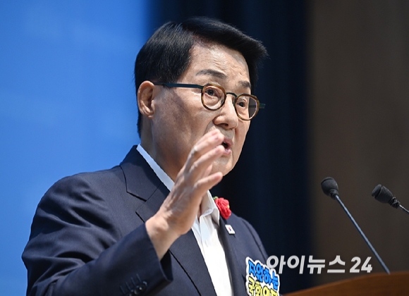 박지원 더불어민주당 의원이 4일 서울 여의도 국회 소통관에서 국회의장 선거 출마 기자회견을 하고 있다. [사진=곽영래 기자]