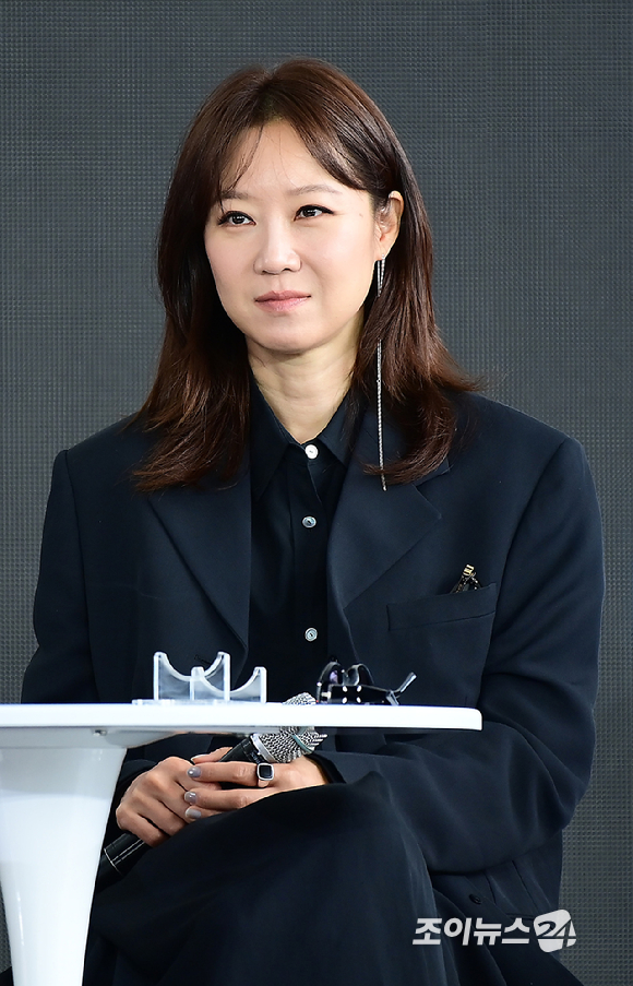 배우 공효진이 19일 오전 부산광역시 해운대구 우동 영화의 전당에서 열린 제30회 부산국제영화제(BIFF) '윗집 사람들' 오픈토크 행사에 참석하고 있다. [사진=정소희 기자]